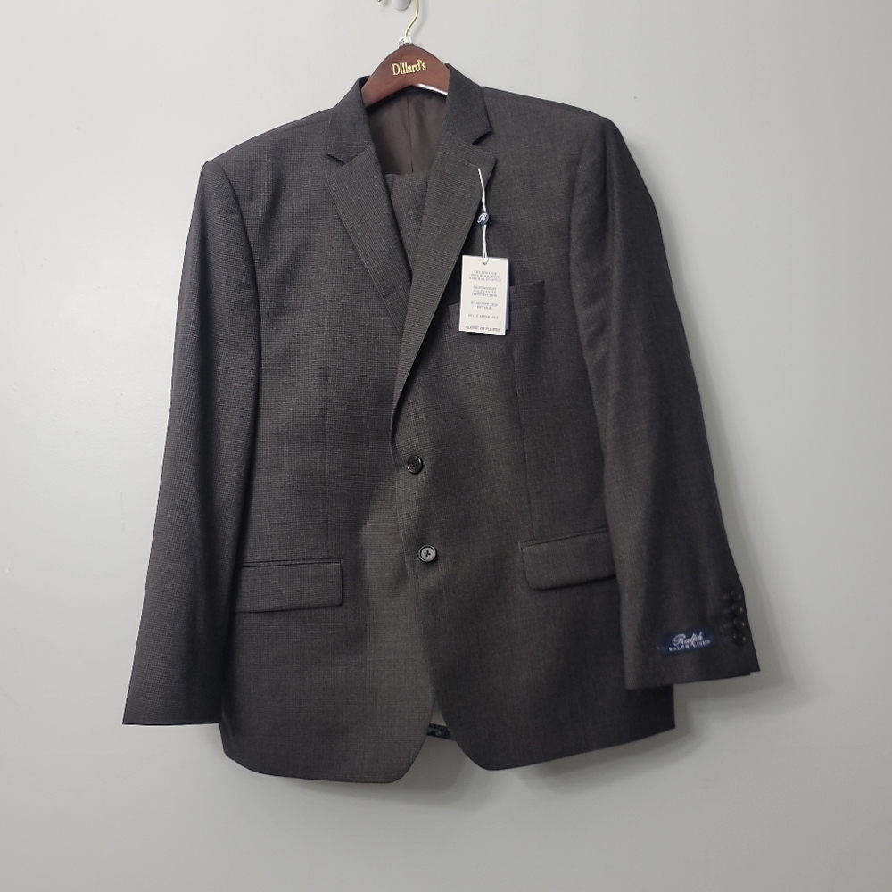 Ralph Ralph Lauren, this suit features: Classic fit Notch collar Side vent